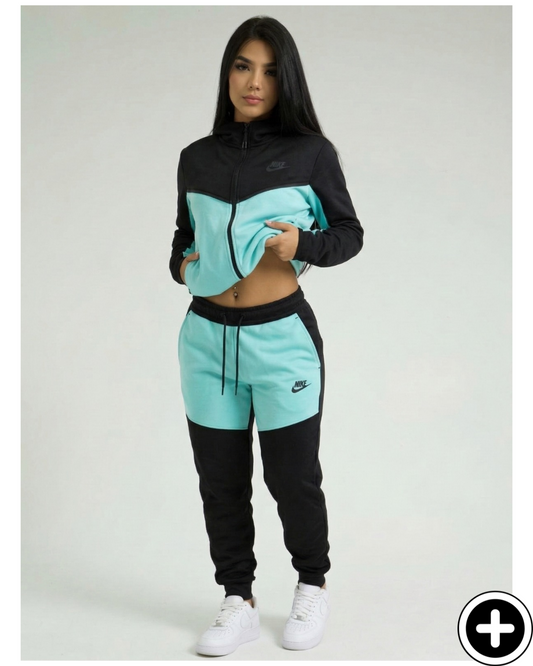 Conjunto Nike Tech Dama